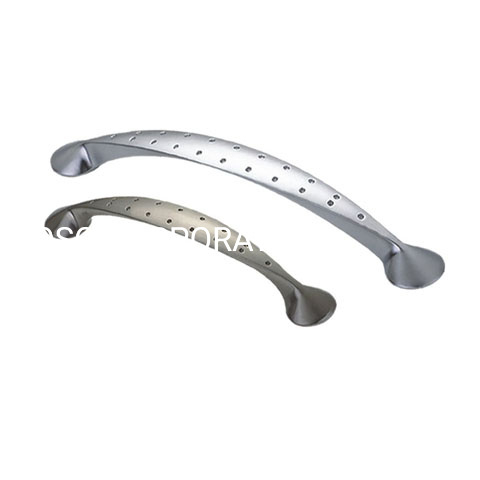 Factory Supply Customized Zinc Alloy 96mm Brushed Plated Furniture Handle Kitchen Cabinet